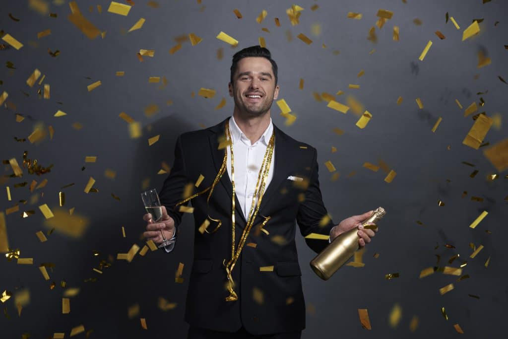 Portrait-of-smiling-man-drinking-alcohol-at-studio-shot-1078387860_2122x1416-1024x683